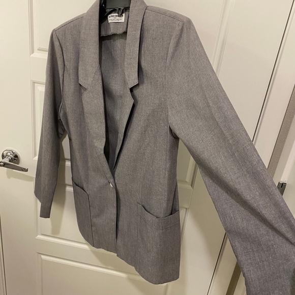 Alfred Dunner Blazer/Suit Jacket. Grey. Size 12 - Picture 6 of 11